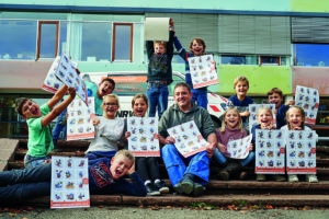 Gruppenfoto mit ENRW Kinder bekommen ENRW Kalender