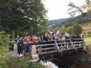 Gruppenfoto auf Brücke Stufe 9 bei den BO-Tagen